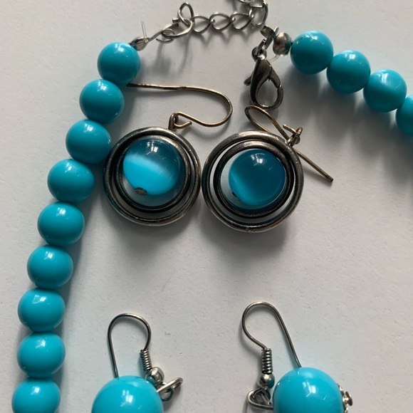 Turquoise Pearl Boho Chic Necklace Plus Two Sets of Earrings - Picture 3 of 3